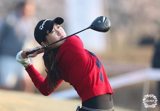 김서아가 4월 2일 KLPGA 투어 국내 개막전 더 시에나 오픈 1라운드 10번 홀에서 티샷을 하고 있다. 사진 제공=KLPGA