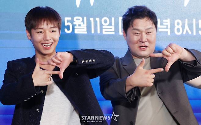 배우 박지훈, 윤경호가 6일 서울 광진구 풀만 앰배서더 호텔에서 진행된 티빙 드라마 '취사병 전설이 되다' 제작발표회에 참석해 포즈를 취하고 있다. /2026.05.06 /사진=김휘선 hwijpg@
