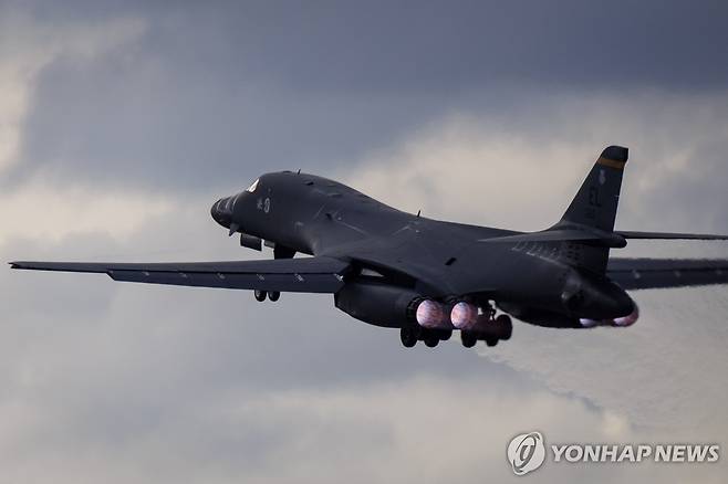 이륙하는 미국의 전략폭격기 B-1 랜서 [EPA=연합뉴스 자료사진]