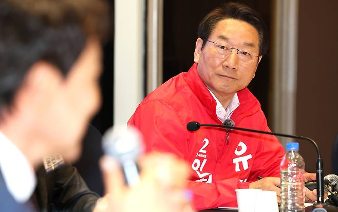 ▲ 7일 인천 연수구 라마다 송도호텔에서 열린 '인천시장 예비후보 초청 특별 강연회'에 참석한 국민의힘 유정복 인천시장 예비후보가 발언하고 있다. /이재민 기자 leejm@incheonilbo.com