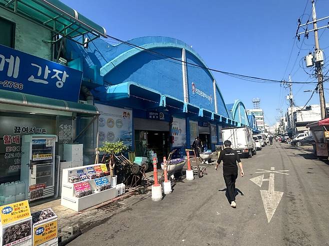 ▲&nbsp;인천 중구 연안부두에 위치한 인천 종합어시장. /정혜리 기자 hye@incheonilbo.com