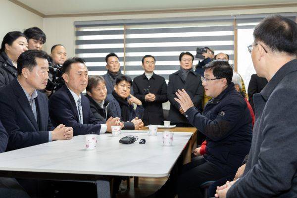 한강수계 여주시 햇빛소득마을 조성 후보지를 방문해 추진상황을 점검하는 김성환 기후부 장관./자료사진=기후부