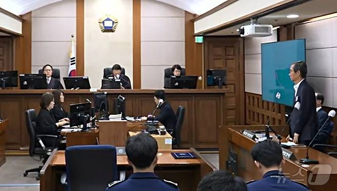한덕수 전 총리가 7일 오전 서울 서초구 서울고등법원에서 열린 내란우두머리방조 등 2심 선고 공판에서 선고를 받고 있다. 이날 재판부는 징역 15년을 선고했다. (서울고등법원 제공. 재판매 및 DB 금지) 2026.5.7 ⓒ 뉴스1