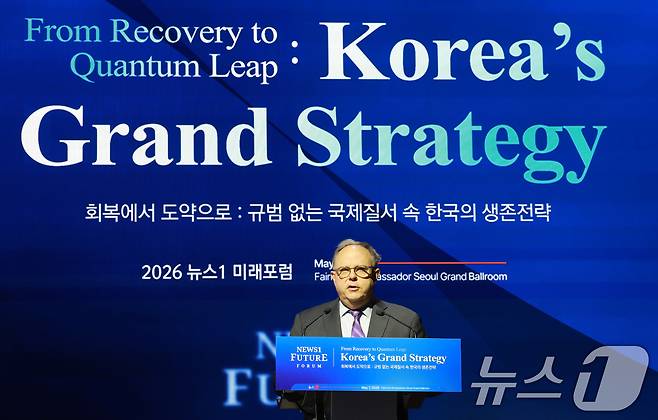 시드니 사일러 미국 전략국제문제연구소(CSIS) 선임고문이 7일 서울 여의도 페어몬트 앰배서더 호텔에서 열린 뉴스1 미래포럼에서 세계적 불확실성, 증대되는 위협, 동맹의 변화 한반도 안보의 미래를 주제로 기조강연을 하고 있다. 2026.5.7 ⓒ 뉴스1 임세영 기자