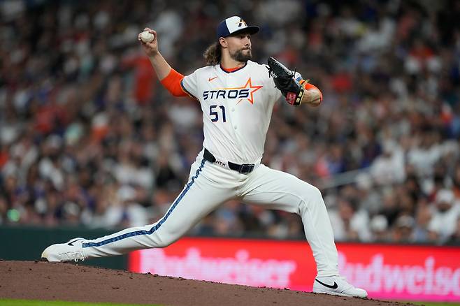 Houston Astros pitcher Ryan Weiss throws during the second inning of a baseball game against the Los Angeles Dodgers in Houston, Monday, May 4, 2026. (AP Photo/Ashley Landis)







<저작권자(c) 연합뉴스, 무단 전재-재배포, AI 학습 및 활용 금지>