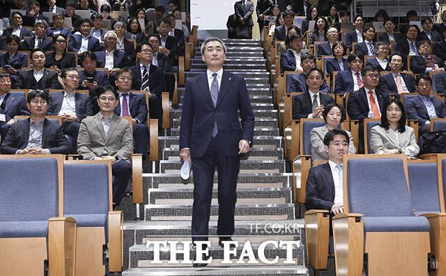 신현송 신임 한국은행 총재가 지난달 21일 오전 서울 중구 한국은행에서 열린 취임식에 참석하고 있다. /박상민 기자