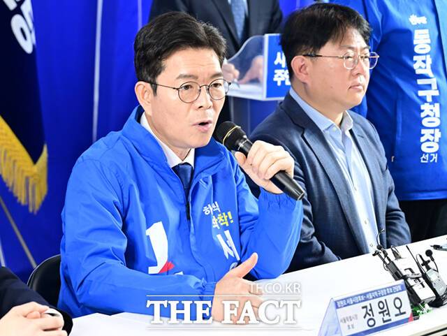 정원오 더불어민주당 서울시장 후보가 7일 '메가서울 교통혁명' 공약을 발표했다. 사진은 정원오 후보가 4일 서울 중구 태평빌딩에서 서울 지역 구청장 후보들과 간담회하며 모두발언하고 있다. /이새롬 기자