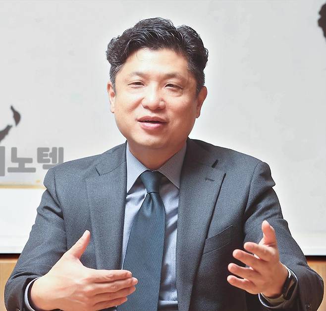 노승원 LG이노텍 광학솔루션 사업부장(전무)이 동아일보와 만나 인터뷰를 진행하고 있다. LG이노텍