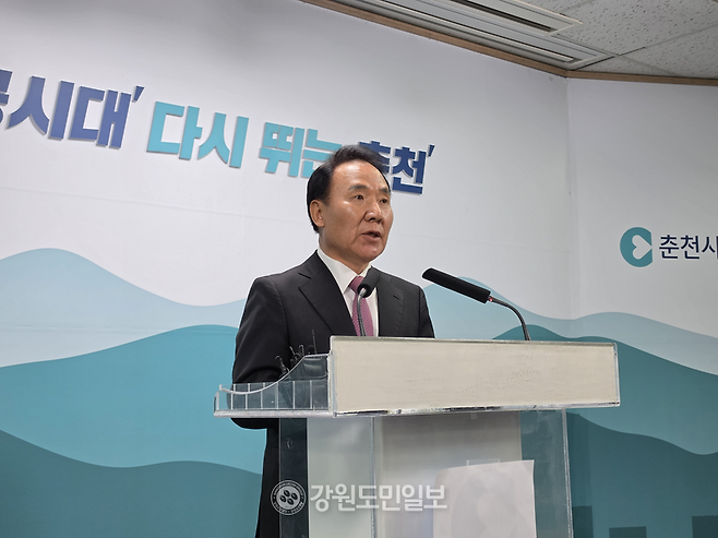 ▲ 염동열 전 국회의원은 7일 춘천시청 브리핑룸에서 기자회견을 갖고 국민의힘 탈당 및 우상호 더불어민주당 강원도지사 후보에 대한 지지를 선언했다. 이정호 기자