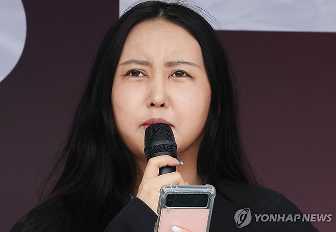 사기 혐의로 재판에 불출석하다 구속된 최서원의 딸 정유연(개명 전 정유라)씨가 집행유예를 받고 풀려났다. [연합뉴스]