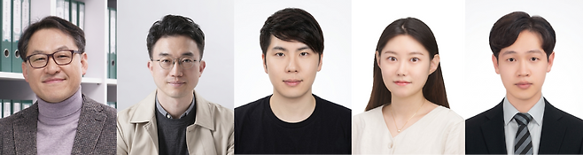 이번 연구를 수행한 UNIST 연구진. 권태혁(왼쪽부터), 장지욱 교수, 박준혁, 김경림, 이진영 연구원.[UNIST 제공]