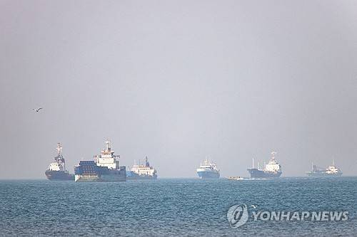 이란 반다르 아바스 인근의 호즈무즈 해협의 선박들 [로이터=연합뉴스 자료사진. 재판매 및 DB 금지]