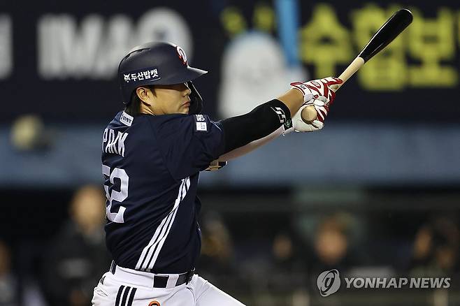 박준순 ‘1점 추가’ (서울=연합뉴스) 윤동진 기자 = 7일 잠실야구장에서 열린 2026 KBO 리그 두산 베어스 대 LG 트윈스 경기. 8회 초 2사 1,2루 때 두산 박준순이 1타점 1루타를 치고 있다. 2026.5.7 mon@yna.co.kr