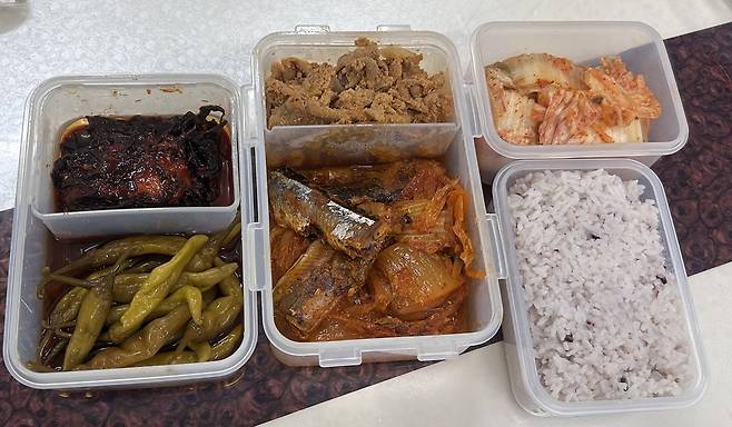벧엘의 집이 쪽방촌 주민에게 제공하는 도시락. 사진=오민지 기자