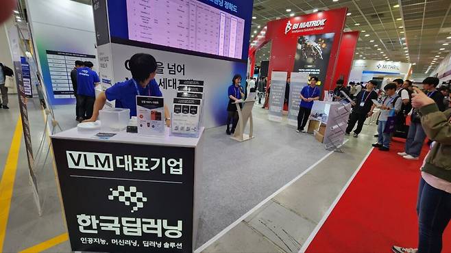 한국딥러닝이 이번 AI 엑스포에서 선보인 핵심 제품은 ‘DEEP Agent’다. 기존 광학문자인식(OCR)이 문자를 읽는 기술에 가까웠다면, DEEP Agent는 문서를 분류하고 핵심 정보를 추출하며, 검증과 업무 시스템 연계까지 하나의 흐름으로 처리하는 AI 에이전트 플랫폼을 지향한다. (사진=테크42)