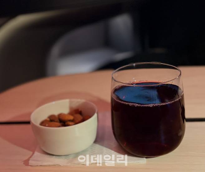 핀에어의 대표 음료인 ‘블루베리 주스’ (사진=이민하 기자)