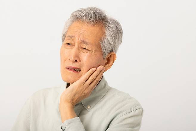잇몸 아프면 근육도 빠진다… '치주염-근감소증' 연결고리 찾았다｜출처: 클립아트코리아