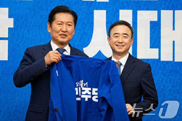 더불어민주당 인재영입위원회는 전북 군산·김제·부안을에 평당원 출신 박지원 최고위원을, 광주 광산을에 임문영 전 국가인공지능전략위원회 부위원장을 발탁했다. 2026.5.6 (사진=뉴스1)