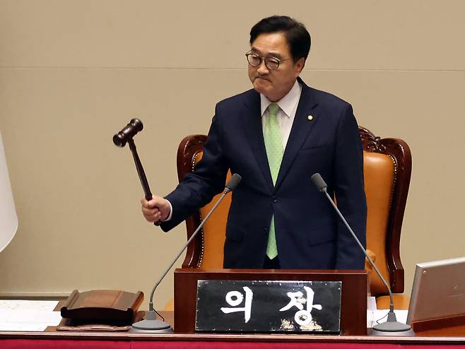 우원식 국회의장이 7일 오후 서울 여의도 국회에서 열린 제435회 국회(임시회) 제1차 본회의에서 의사봉을 두드리고 있다. /뉴스1