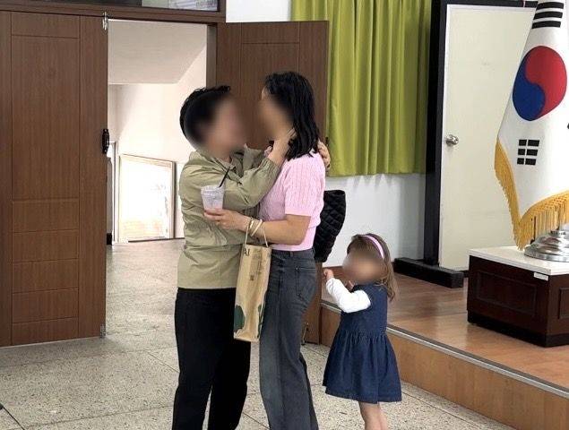 헤어진 가족 상봉 모습. 부산경찰청 제공