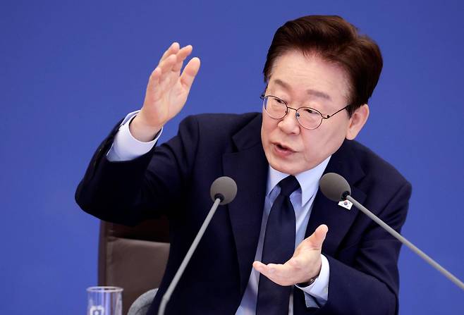 이재명 대통령이 6일 청와대에서 열린 제20회 국무회의 겸 제7차 비상경제점검회의에서 발언을 하고 있다. 청와대통신사진기자단