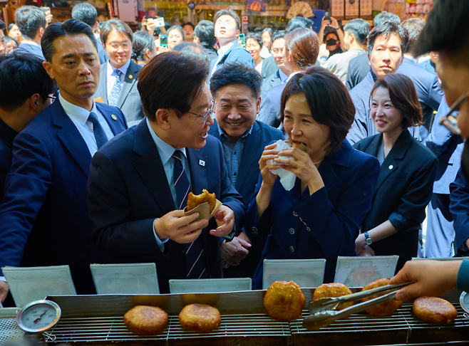 남대문시장 찾은 이재명 대통령 부부  [청와대]