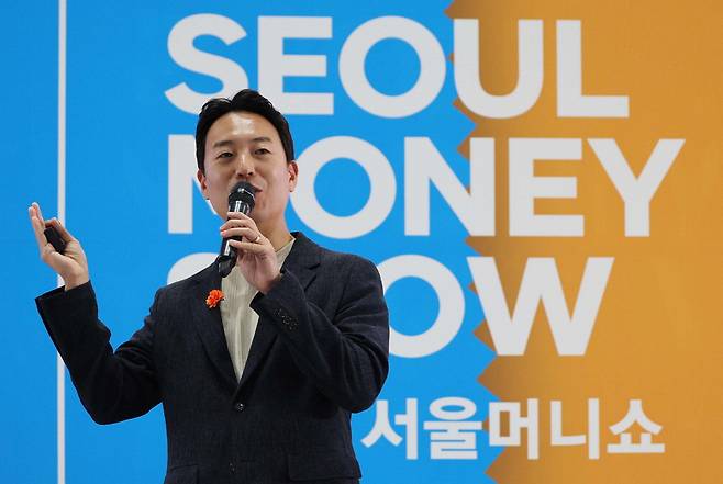8일 강남 코엑스에서 열린 '2026 서울머니쇼'에서 백훈종 스매시파이 최고경영자(CEO)가 '비트코인 전망과 주목할 만한 코인'을 주제로 강연하고 있다. 한주형 기자