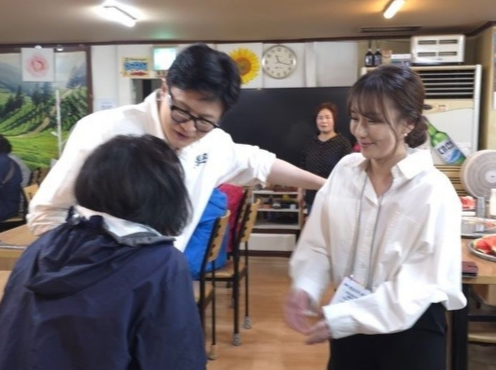 한동훈 배우자 진은정 변호사. 한동훈 후보 페이스북 갈무리