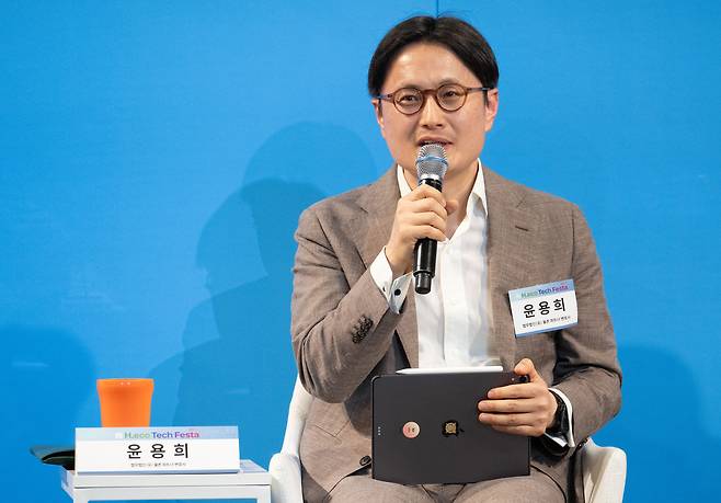 윤용희 법무법인(유) 율촌 파트너 변호사가 7일 오후 서울 서대문구 연세대학교 백양누리 그랜드볼룸에서 열린 H.eco Tech Festa 2026에서 ‘넥스트 스테이지: 환경은 어떻게 최고의 경쟁력이 되는가’를 주제로 토론을 하고 있다. 윤창빈 기자