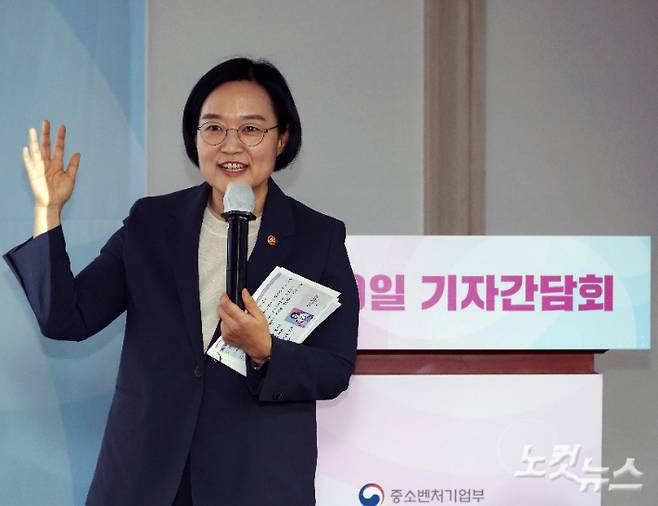 한성숙 중소벤처기업부 장관이 28일 오전 서울 여의도 중소기업중앙회에서 '취임 30일 기자간담회'를 개최, 발언하고 있다. 황진환 기자