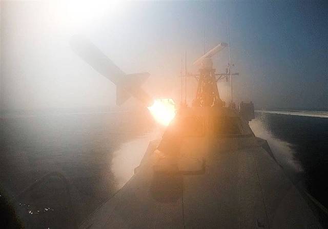 ▲ 7일 이란 반관영 <타스님> 통신은 이란의 해군 미사일 및 드론 부대가 미 구축함에 대응했다며 영상을 공개했다. ⓒ타스님 통신 영상 갈무리