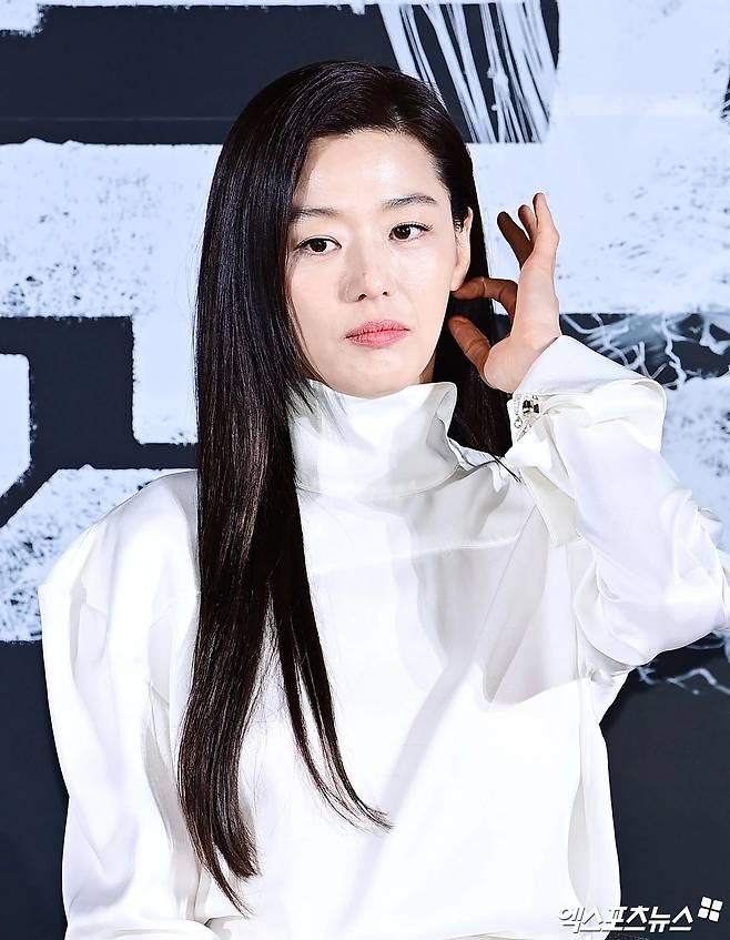 전지현.