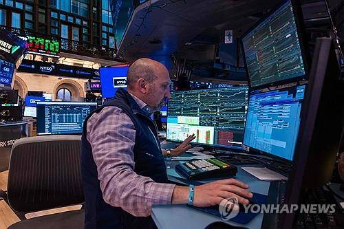 뉴욕증권거래소의 트레이더 [AFP 연합뉴스 자료사진. 재판매 및 DB 금지]