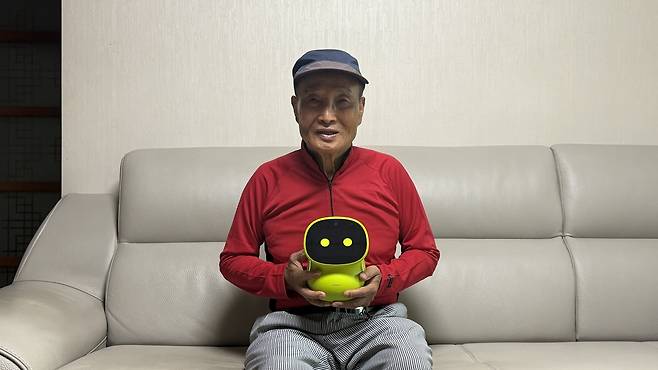 다솜이와 김영팔 어르신 [금천호암노인종합복지관 제공. 재판매 및 DB 금지]