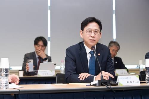빅테크 AI기업 사이버보안 프로젝트 관련 전문가 간담회 배경훈 부총리 겸 과학기술정보통신부 장관이 8일 오전 서울 종로구 광화문교보빌딩 국가과학기술자문회의 대회의실에서 열린 '빅테크 AI기업 사이버보안 프로젝트 관련 전문가 간담회' 에서 발언하고 있다. [과학기술정보통신부 제공. 재판매 및 DB 금지]