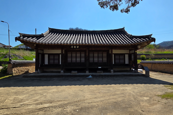 의병장 심청 선생 기리는 청송군 향토유형문화유산 제6호인 벽절정 전경. <정운홍 기자>