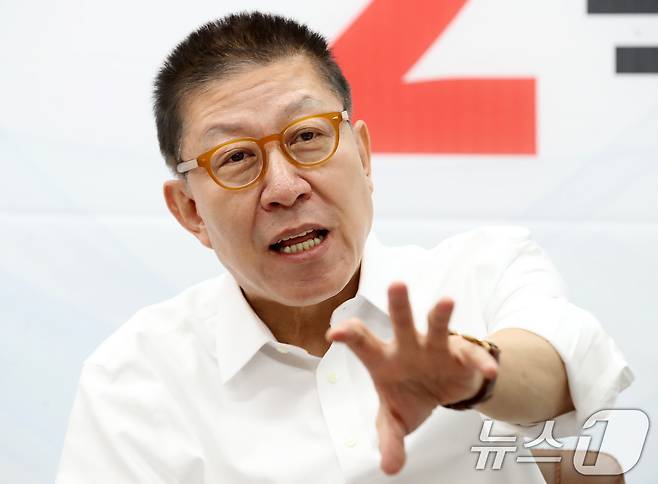박형준 국민의힘 부산시장 후보가 8일 부산 부산진구 선거사무소에서 뉴스1과 인터뷰를 하고 있다. ⓒ 뉴스1 윤일지 기자