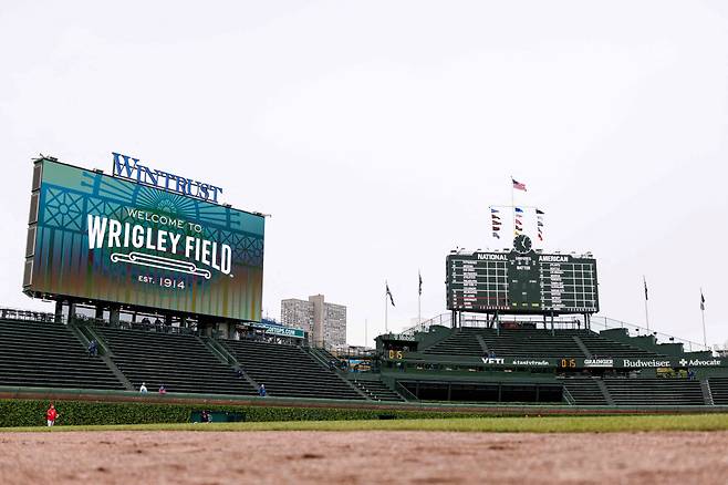 CHICAGO, ILLINOIS - MAY 05: Wrigley Field is shown before a game between the Cincinnati Reds and the Chicago Cubs on May 05, 2026 in Chicago, Illinois.   Griffin Quinn/Getty Images/AFP (Photo by Griffin Quinn / GETTY IMAGES NORTH AMERICA / Getty Images via AFP)







<저작권자(c) 연합뉴스, 무단 전재-재배포, AI 학습 및 활용 금지>
