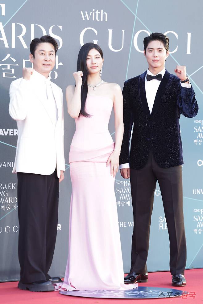 '제62회 백상예술대상' 레드카펫 행사에 참석한 신동엽, 수지, 박보검. 2026.5.8 ⓒ이혜영 기자 lhy@hankooki.com