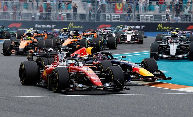 미국 마이애미에서 열린 F1 그랑프리 직후 올 시즌 새로 적용한 출력 시스템 관련 논쟁에 다시금 불이 붙었다. 로이터=연합뉴스
