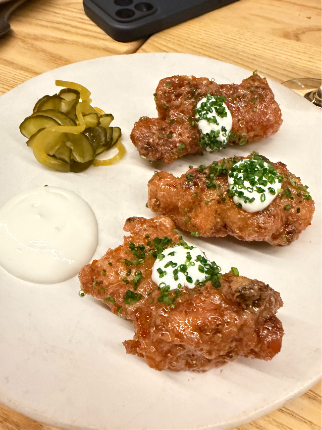 Tomo Seattle's sweet n’ sticky chicken  (Hong Yoo/The Korea Herald)