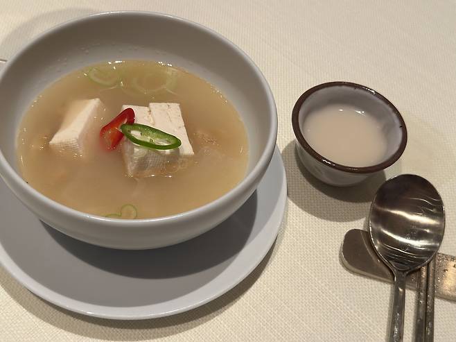 Dried pollack soup paired with Yun Judang Takju 17 (Tammy Park/The Korea Herald)