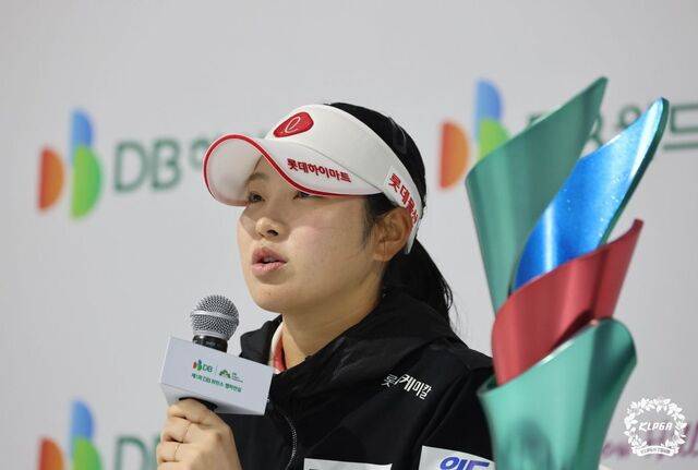 지난 3일 끝난 한국여자프로골프(KLPGA)투어 DB 위민스 챔피언십에서 우승한 뒤 기자회견을 하는 유현조. KLPGA 제공