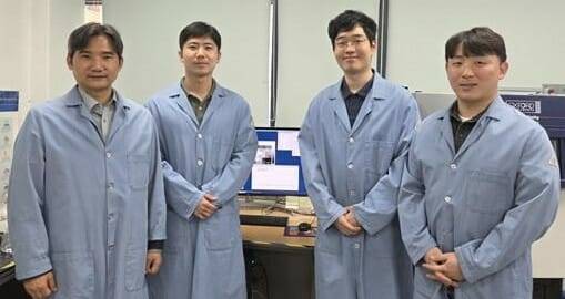 KAIST 연구진. 왼쪽부터 홍승범 교수, 김성현 석-박사통합과정생(제1저자), 최영우 박사, 조윤한 박사 .(사진=KAIST)