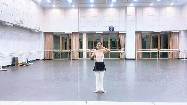 7년째 ‘취미 발레’를 하고 있는 박연경 작가의 취미 발레 일상 장면. 박연경 제공