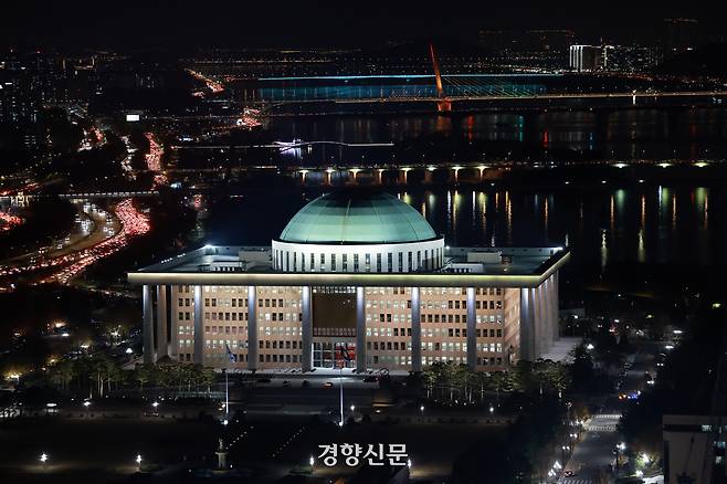 서울 여의도 서울의달에서 바라본 국회의사당 야경. 정지윤 선임기자