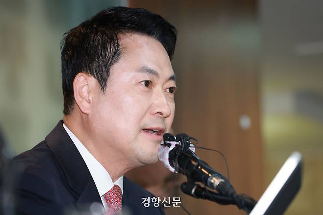 장동혁 국민의힘 대표가 지난 8일 오후 서울 중구 프레스센터에서 열린 서울외신기자클럽 초청 간담회에서 모두발언을 하고 있다.  정효진 기자