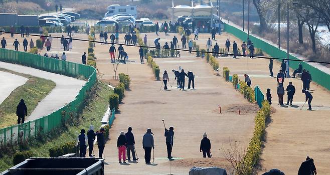 Residents play park golf at a course along the Namdae Stream in Gangneung, Gangwon, on Dec. 16, 2025. [YONHAP]