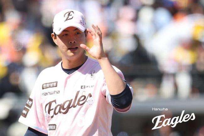 한화 이글스 박준영은 10일 대전 한화생명 볼파크에서 열린 2026 신한 SOL KBO리그 LG 트윈스와의 홈경기에서 선발로 1군 데뷔, 5이닝 3피안타 3사사구 2탈삼진 무실점으로 호투했다. 한화 이글스 제공