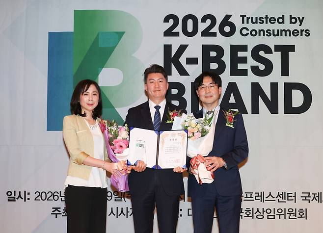 4월29일 서울 중구 한국프레스센터에서 '2026 K-최고의브랜드 대상' 시상식이 열린 가운데 한양대학교 원격평생교육원 양주성 원장이 상을 받고 있다. ⓒ 시사저널 우태윤